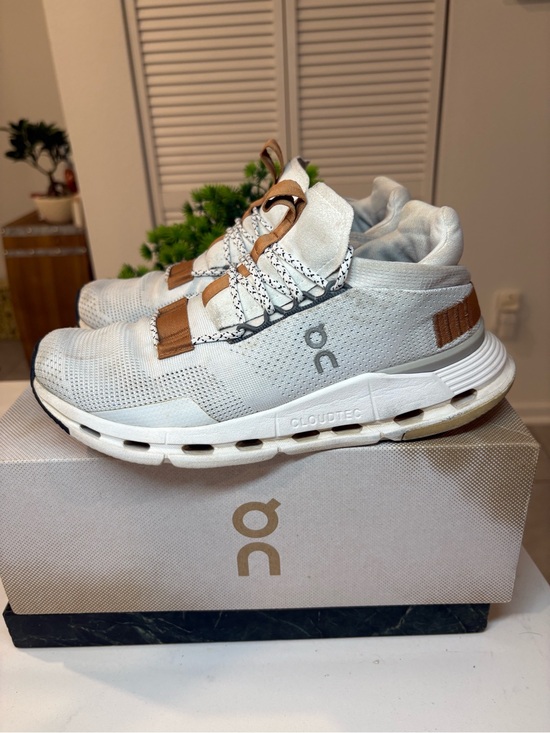 On Running Shoes - On Cloud CloudNova White/Cream/Tan Women’s running shoes, size 7.5